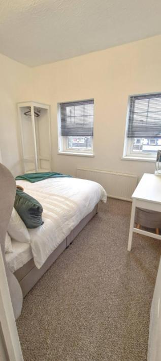 Entire 2 Bed Flat On 3Rd Floor Near City Centre & Stadium Cardiff Eksteriør bilde